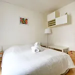 Stay In The Heart Of Paris